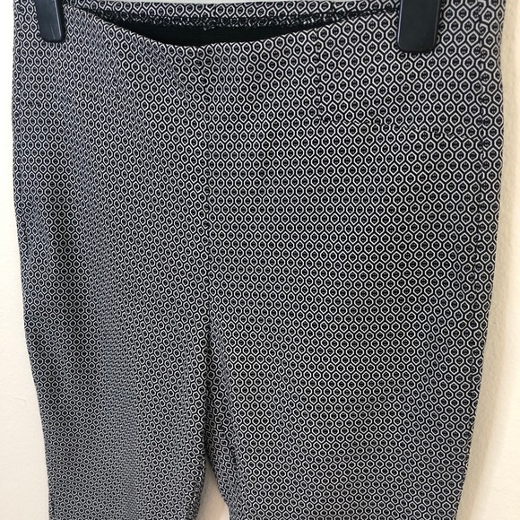 Chico’s So Slimming Patterned Pull On Ankle Pants - Picture 2 of 6